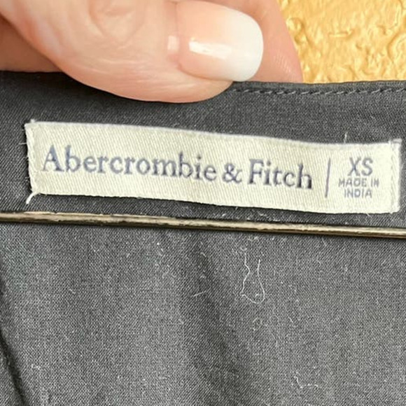 Abercrombie and Fitch Mid-Drift Top, Short Sleeves, Black, XS - Picture 3 of 3